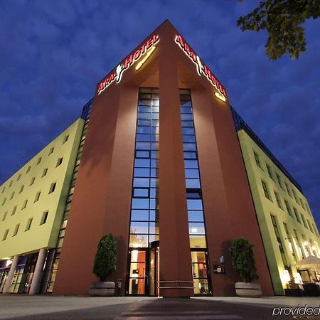Ara Hotel Comfort Инголщат Екстериор снимка
