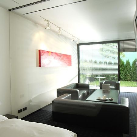 Ara Hotel Comfort Инголщат Екстериор снимка