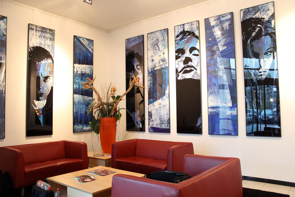 Ara Hotel Comfort Инголщат Екстериор снимка