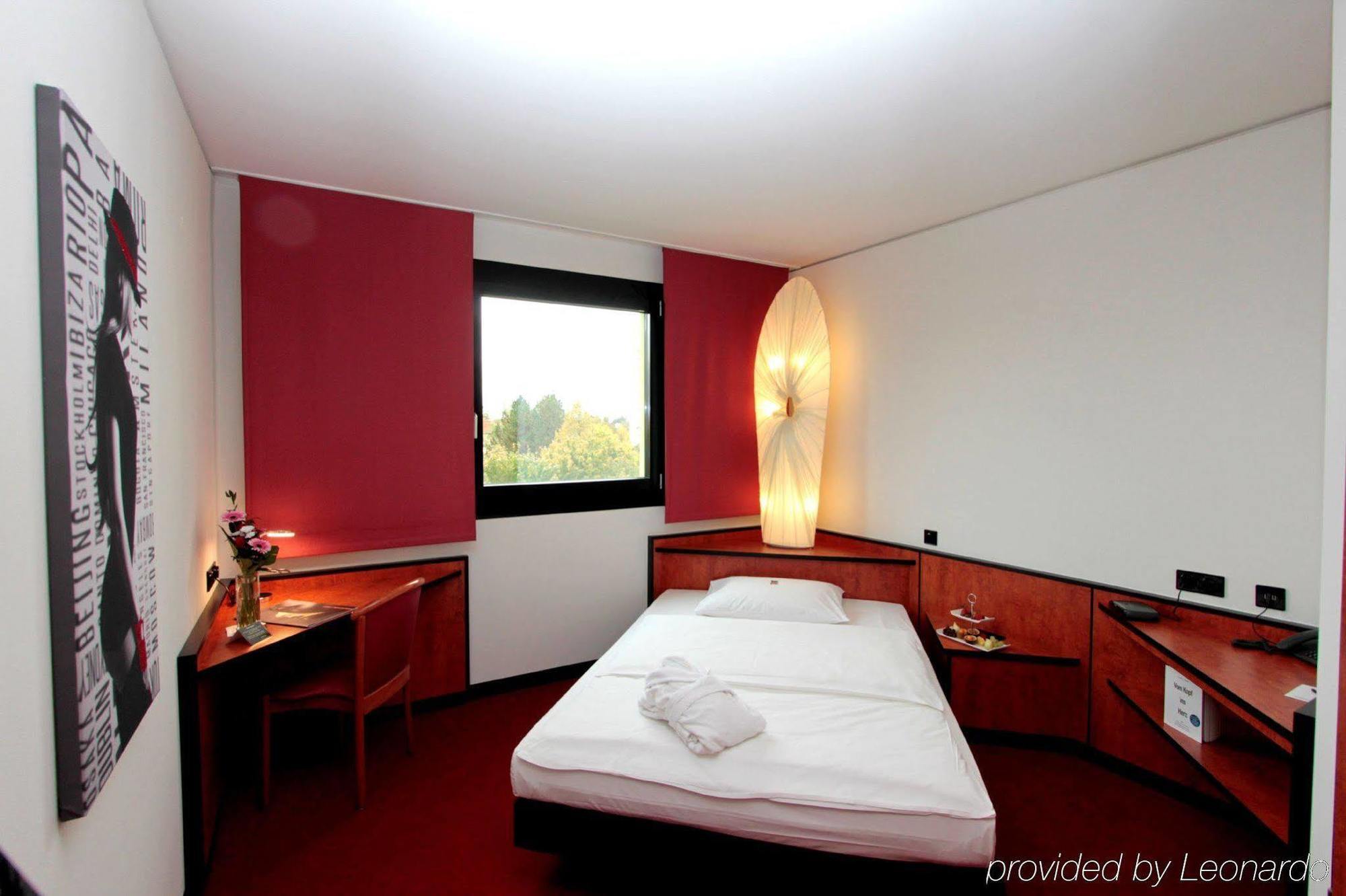 Ara Hotel Comfort Инголщат Екстериор снимка