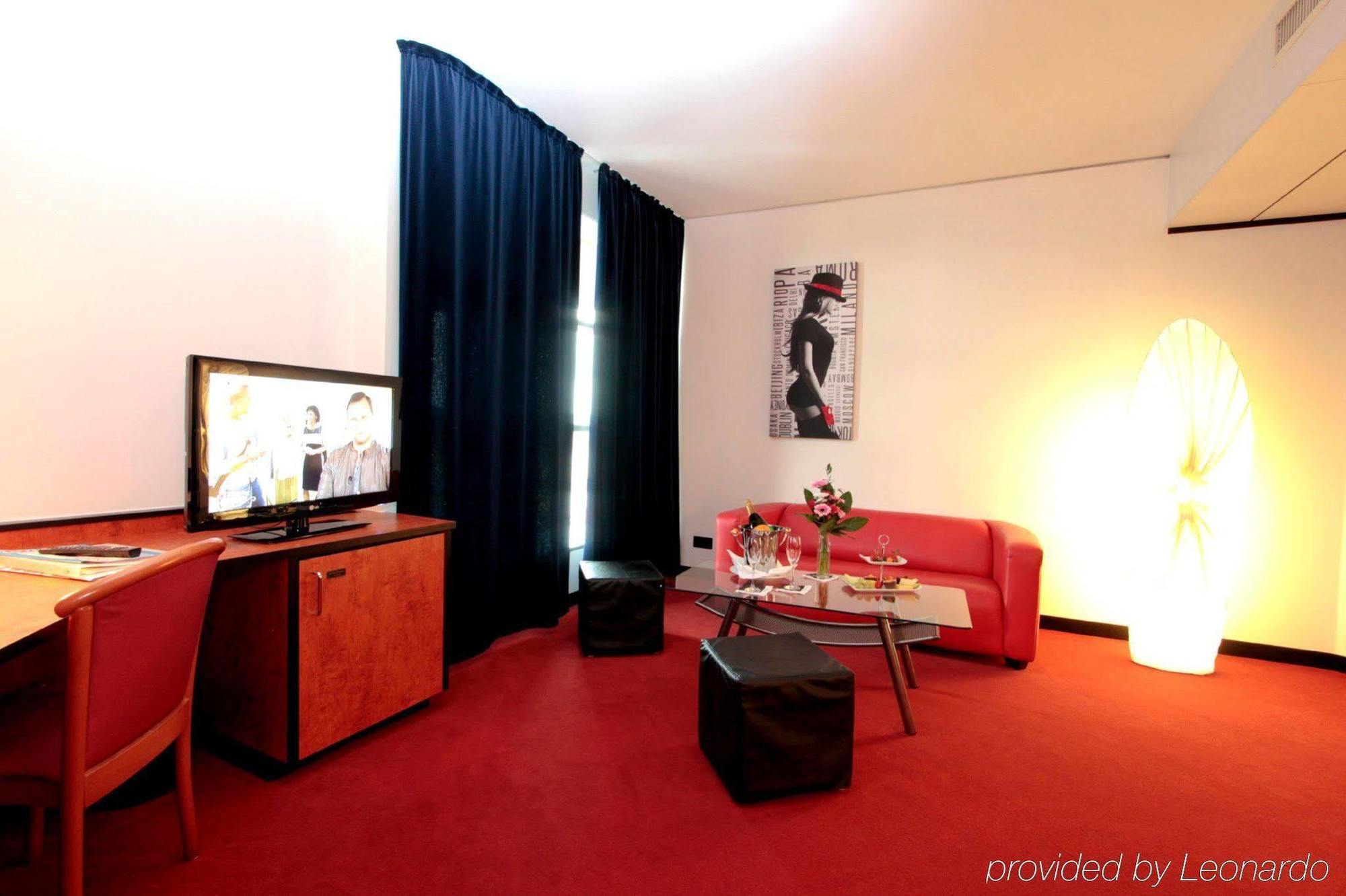Ara Hotel Comfort Инголщат Екстериор снимка