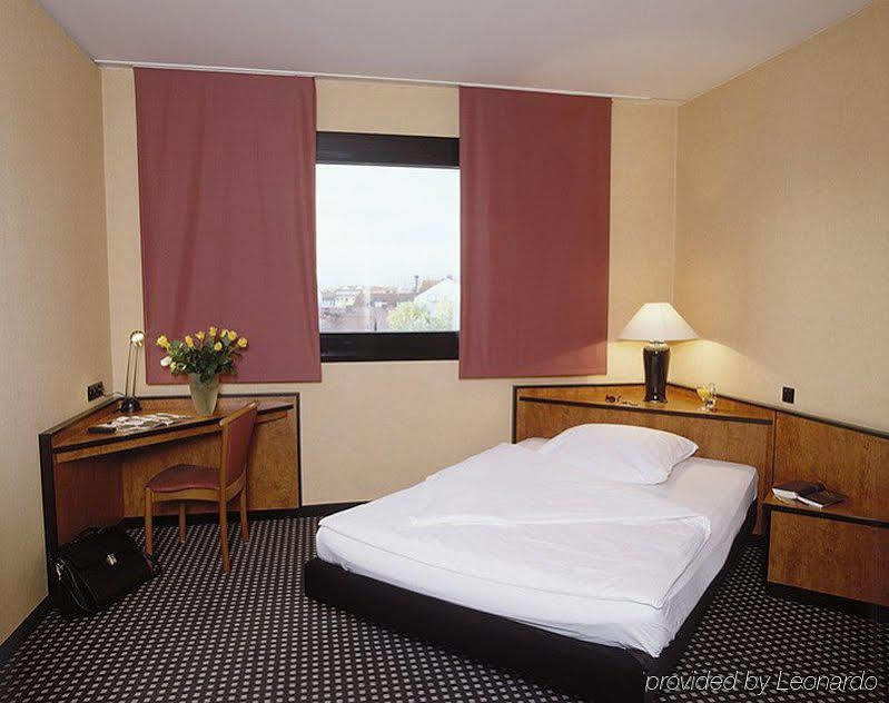 Ara Hotel Comfort Инголщат Екстериор снимка