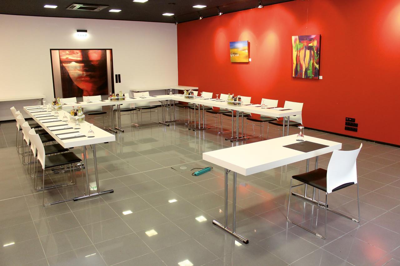 Ara Hotel Comfort Инголщат Екстериор снимка